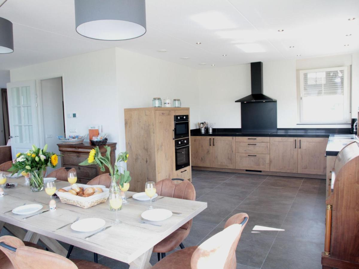 Beautiful And Spacious Villa With A Panoramic View Near The Beach Of Cadzand Exterior foto