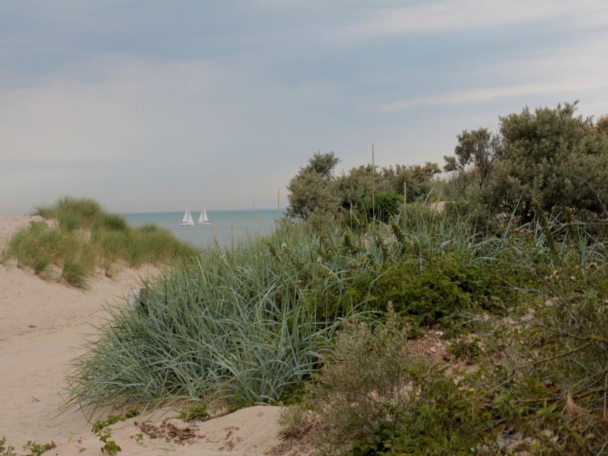 Beautiful And Spacious Villa With A Panoramic View Near The Beach Of Cadzand Exterior foto